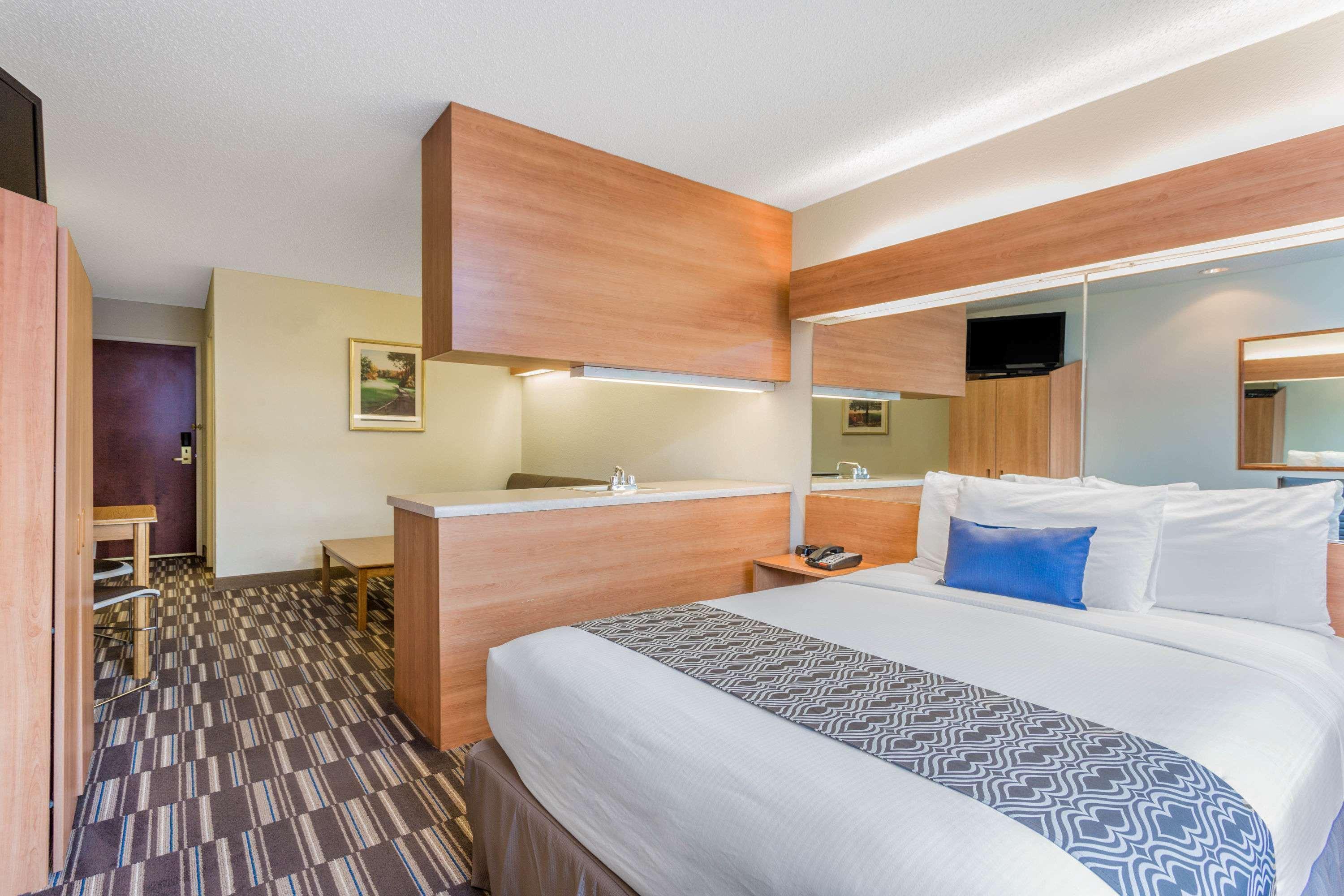 Microtel Inn & Suites By Wyndham Lillington/Campbell University Buitenkant foto