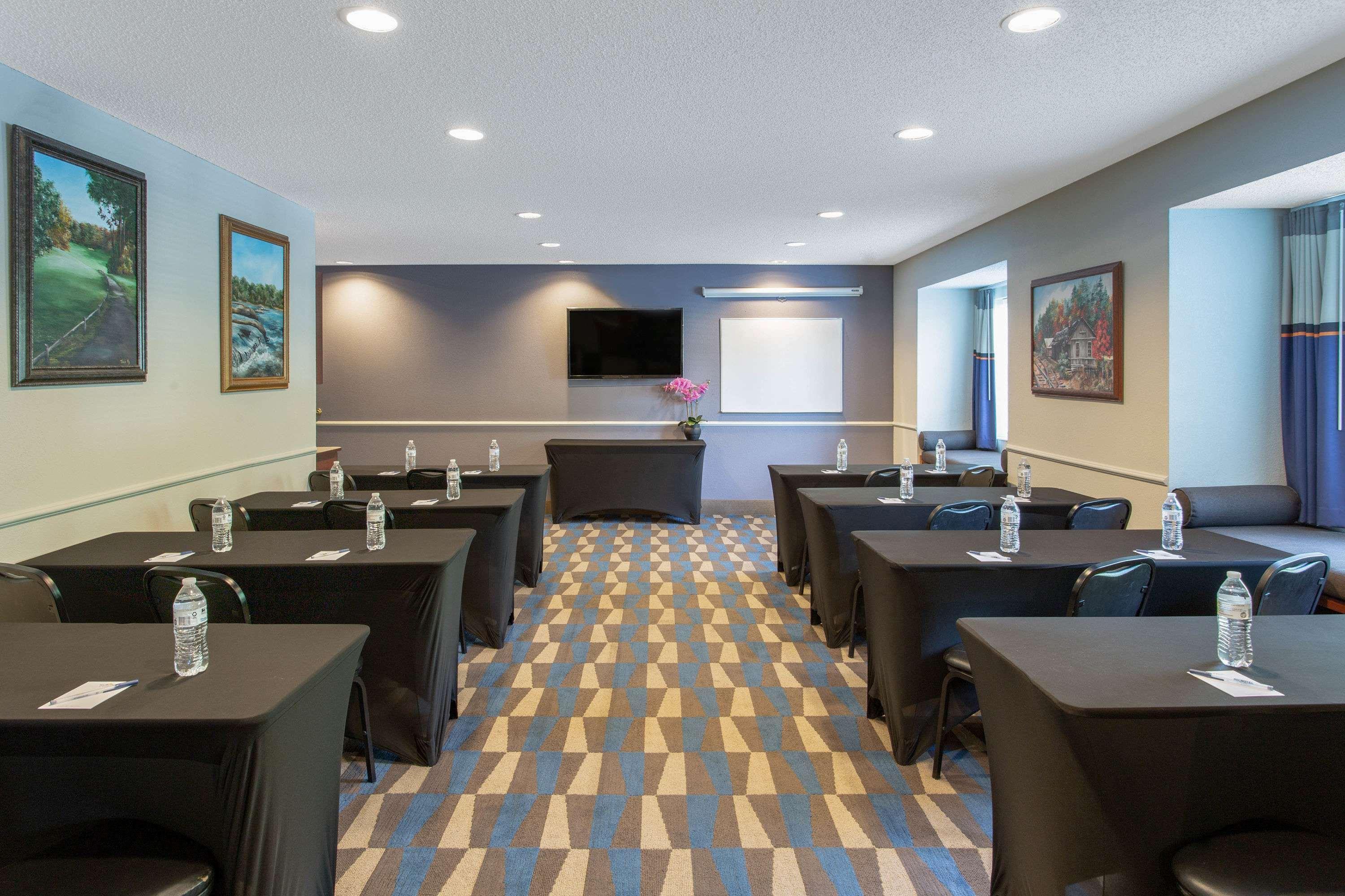 Microtel Inn & Suites By Wyndham Lillington/Campbell University Buitenkant foto