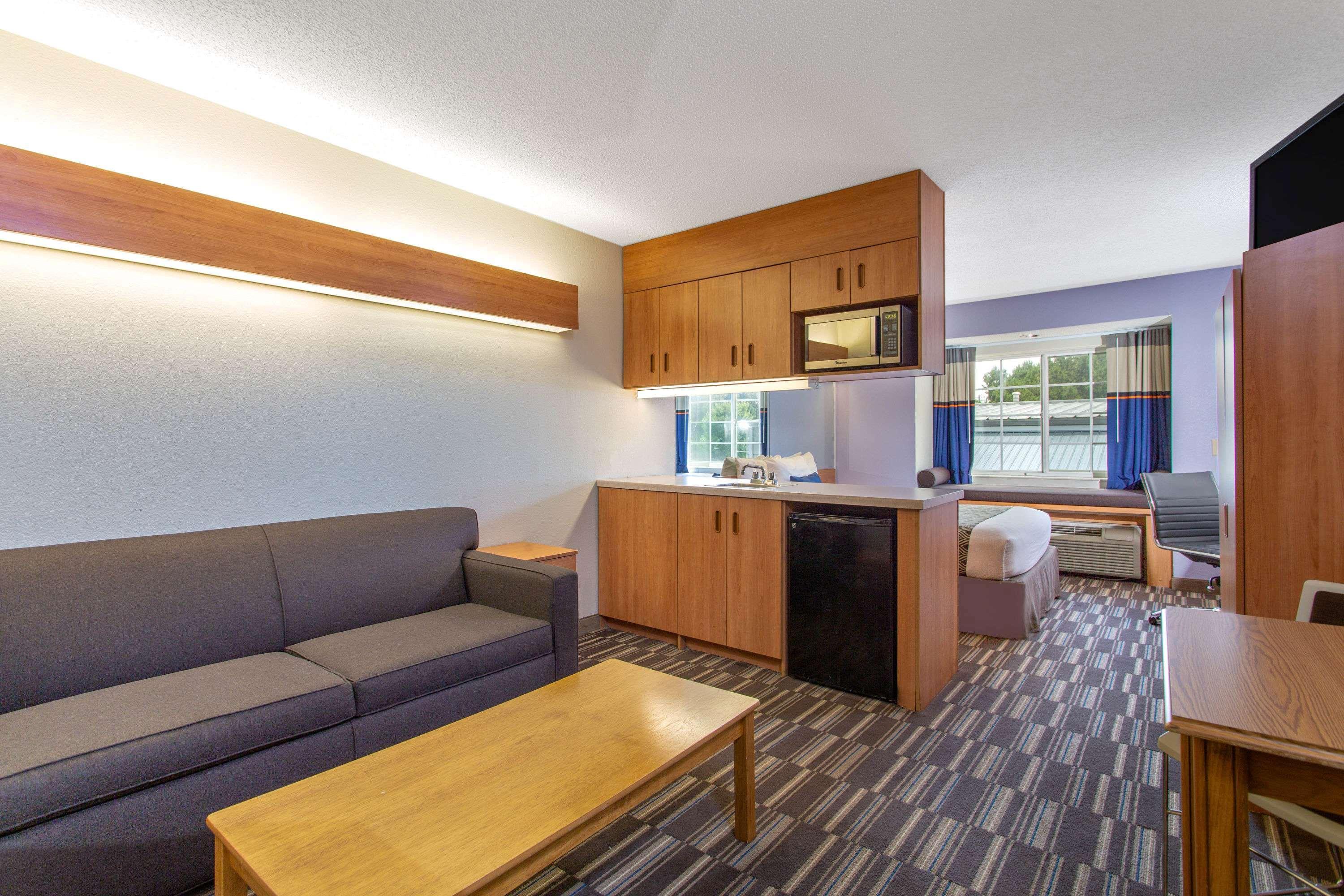 Microtel Inn & Suites By Wyndham Lillington/Campbell University Buitenkant foto